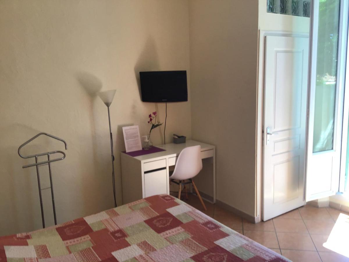 Hotel L'Ilot Fleuri Le Lavandou Esterno foto